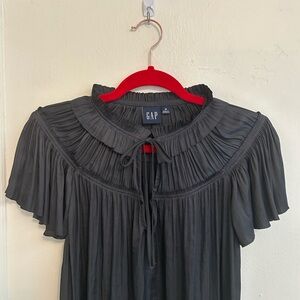 Gap ruffle-neck shirt in iron gray size medium